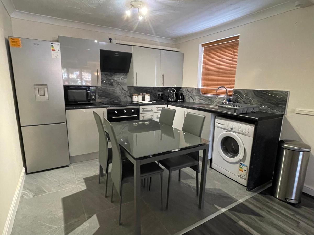 The Regency Entire 1 Bedroom Flat Accomodation Apartment *